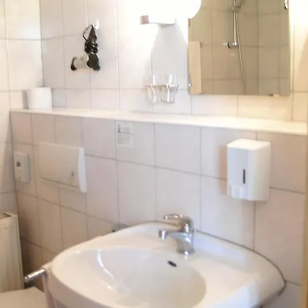Hotel Mucha Ohg Sembziner Hof 3*